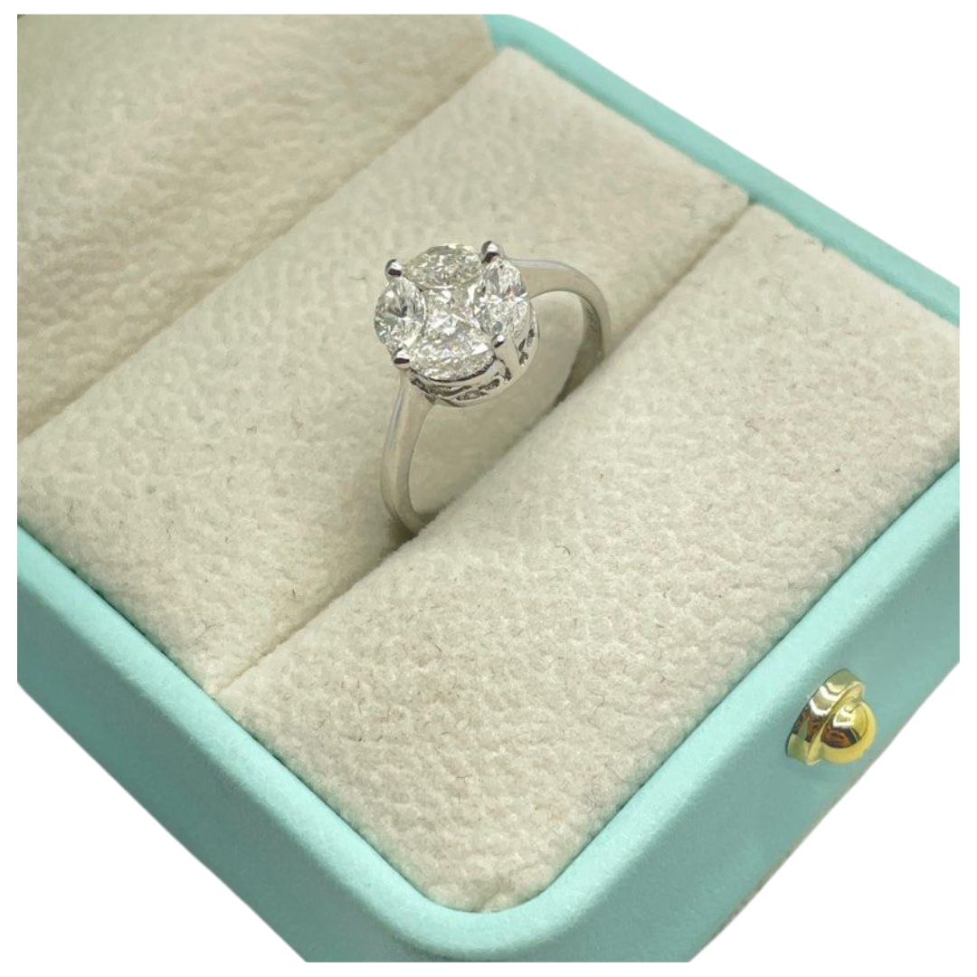 750 White Gold Natural Diamond Ring Main image