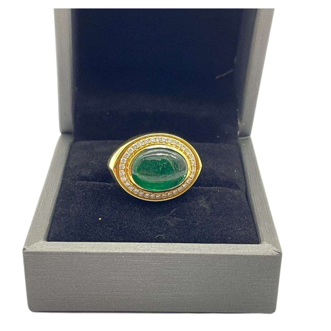 Natural Emerald & Diamond Men’s Ring set in 750 Yellow Gold