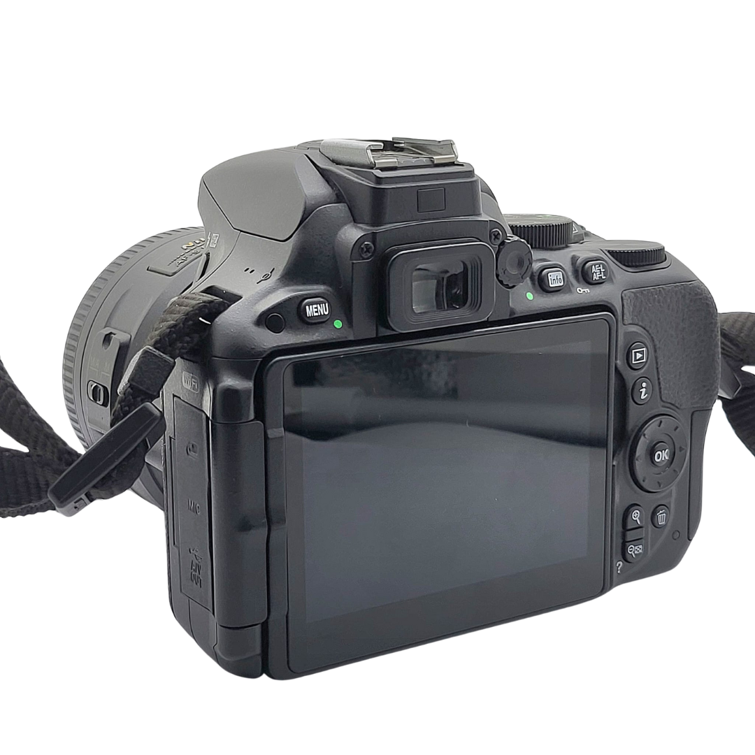Nikon D5500 24.2MP DSLR Camera f:1.8 35mm Nikkor Lens