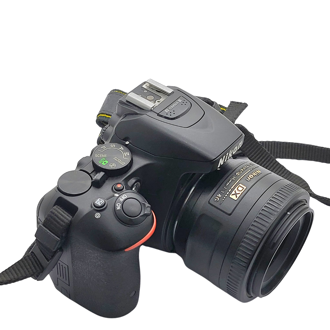 Nikon D5500 24.2MP DSLR Camera f:1.8 35mm Nikkor Lens