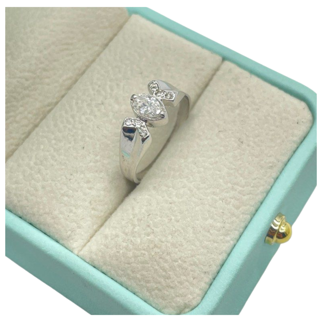 750 White Gold Natural Diamond Ring