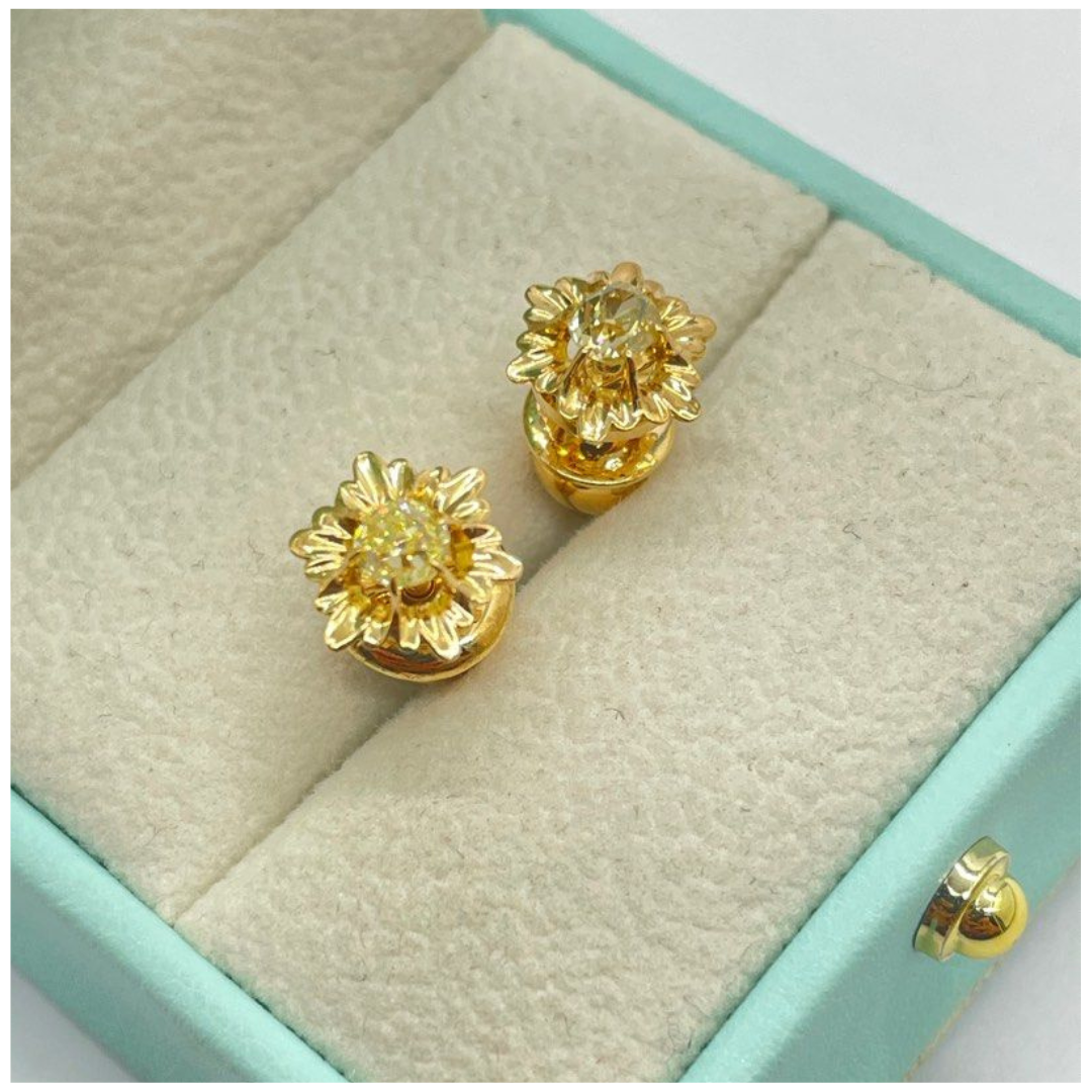 850 Yellow Gold Natural Fancy Diamond Earring