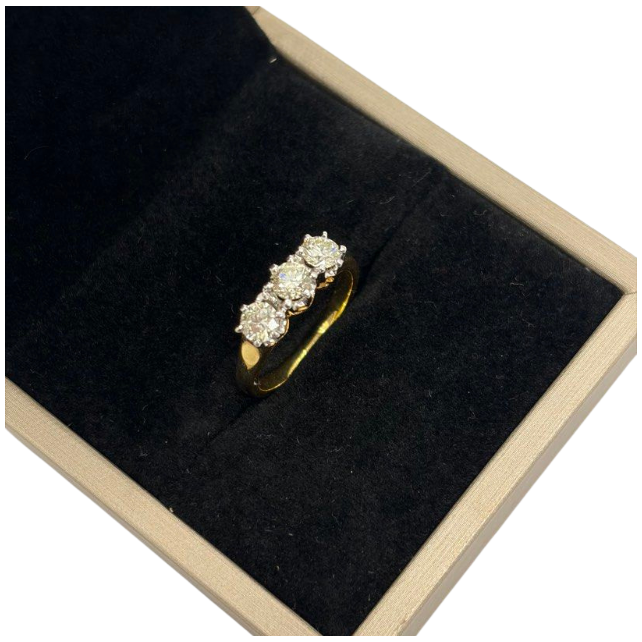 750 Yellow Gold Natural Diamond Ring