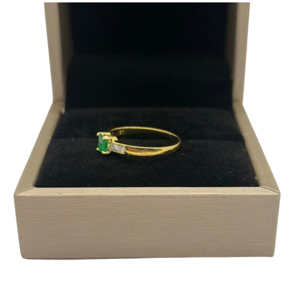 750 Yellow Gold Natural Emerald & Diamond Ladies Ring