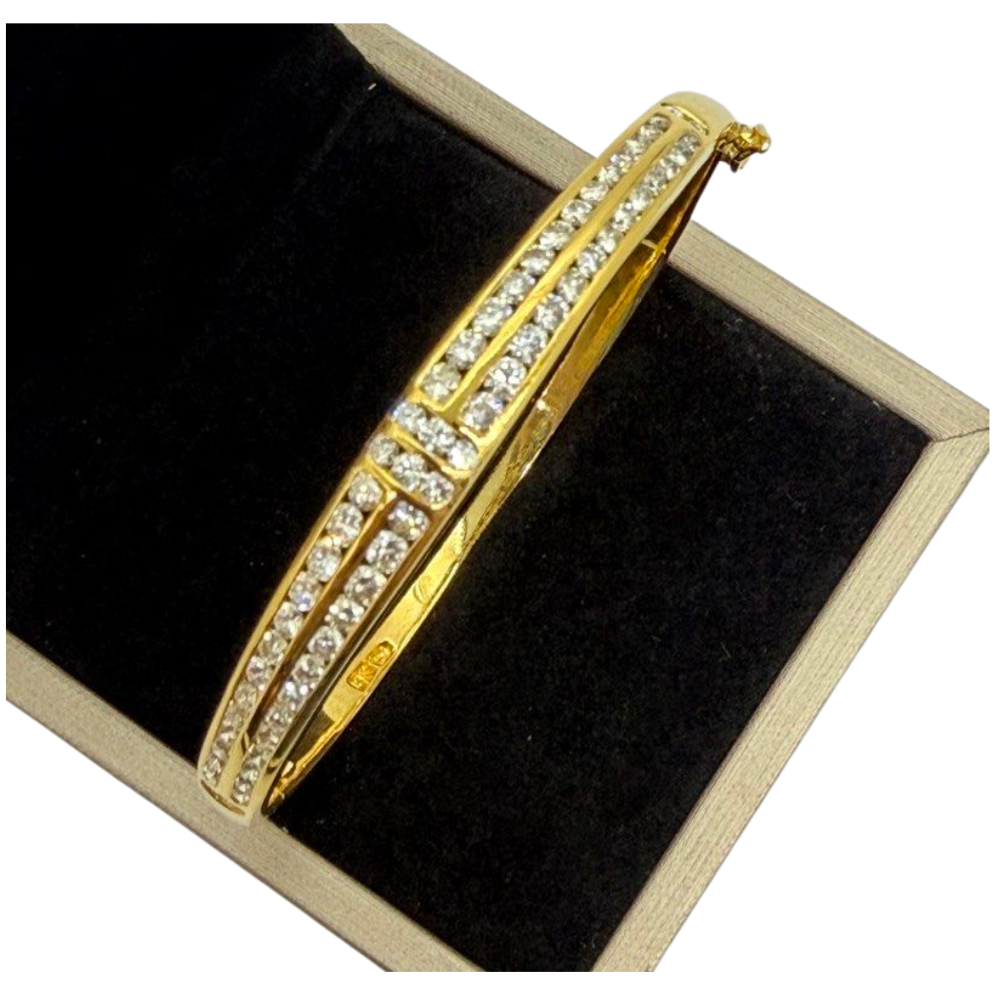 750 Yellow Gold Natural Diamond Bangle Main image