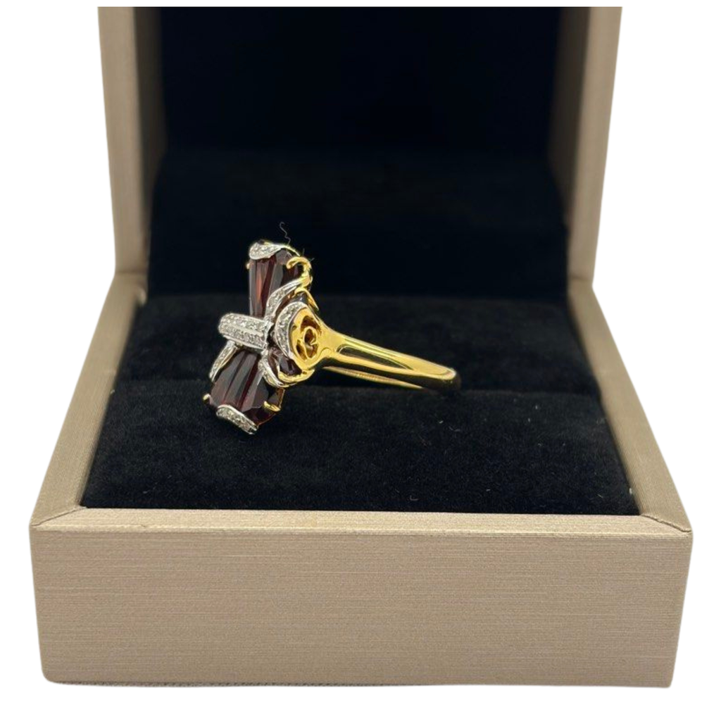 750 Yellow Gold Garnet & Diamond Ladies Ring