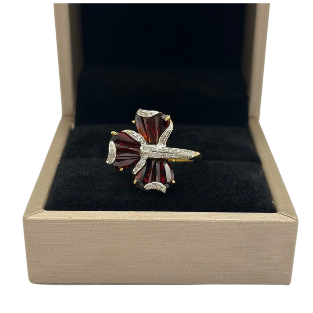 750 Yellow Gold Garnet & Diamond Ladies Ring