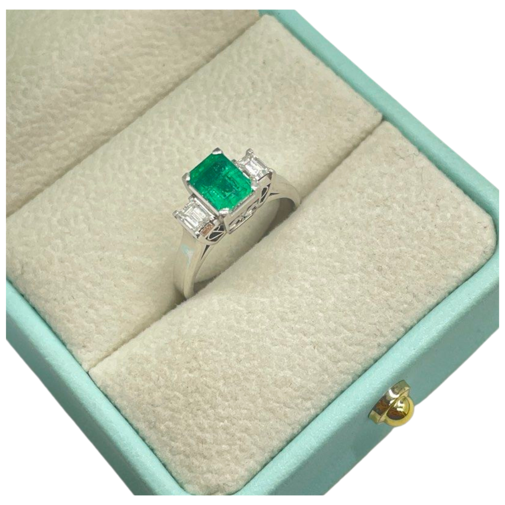 PT800 Natural Emerald (Colombia) & Diamond Ladies Ring