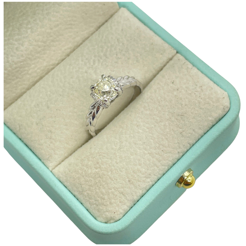 18K White Gold Natural Diamond Ring