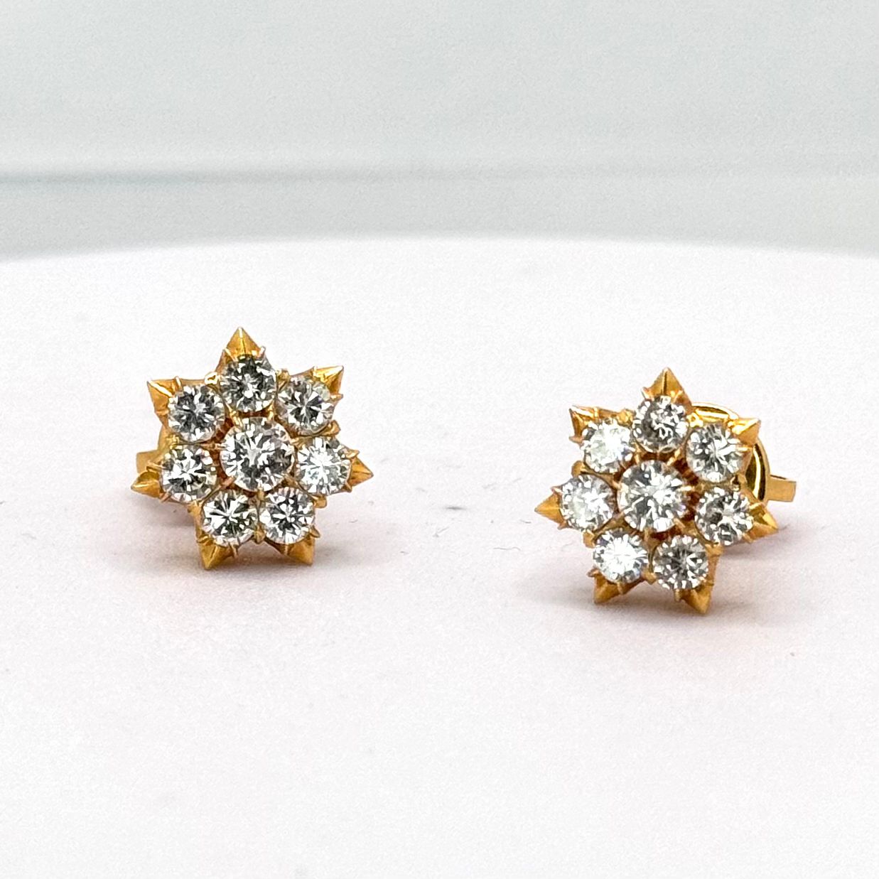 18KYG Diamond Earring Main image