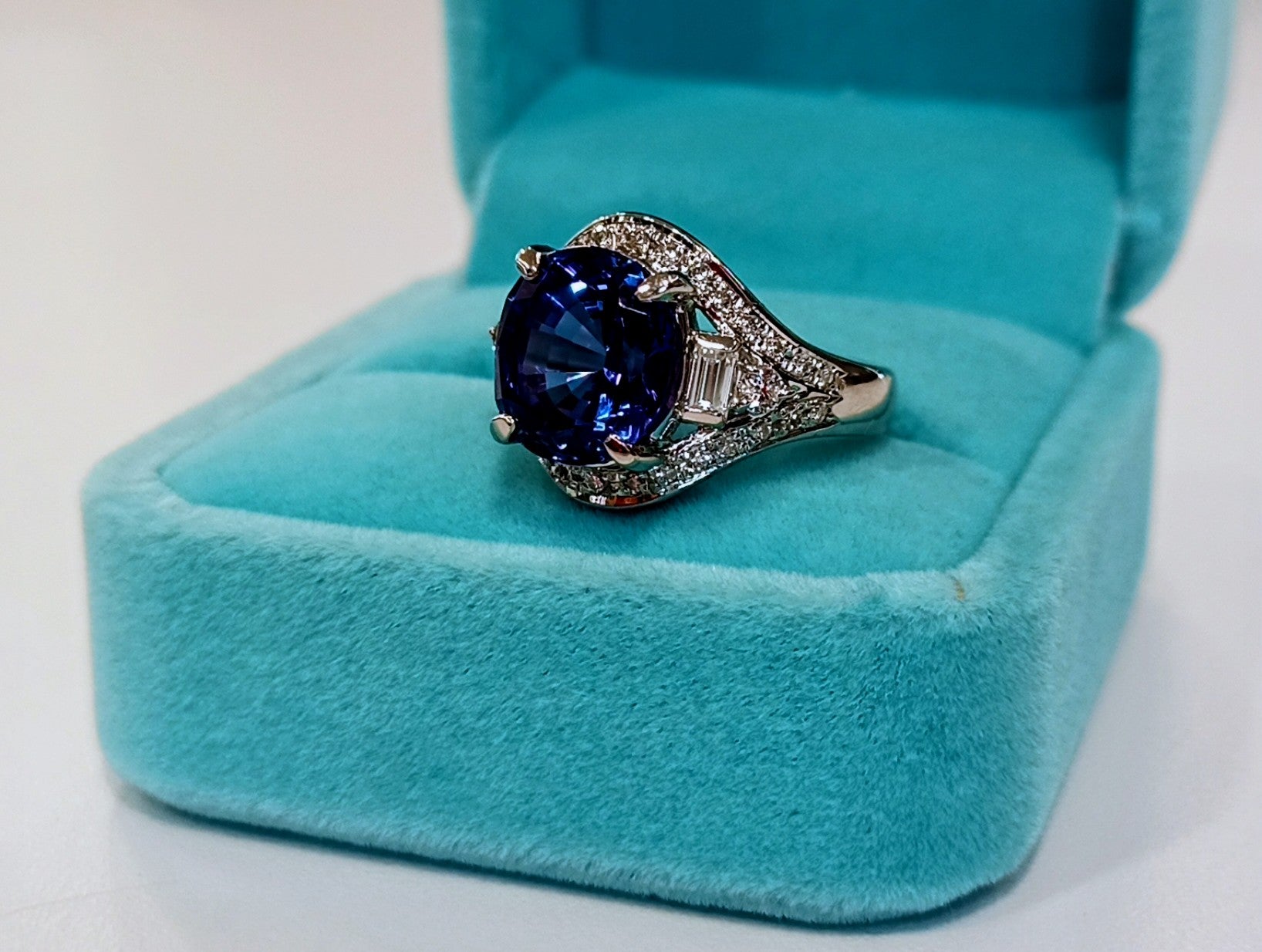 Natural Tanzanite Ring-PT900 Secondary image
