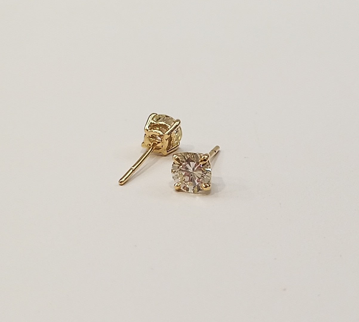 Diamond Earring-D2=1.60cts app 18ky Secondary image