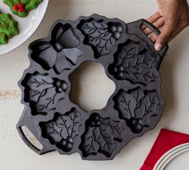 Lodge Cast Iron Holiday Wreath Pan 14.69 inch