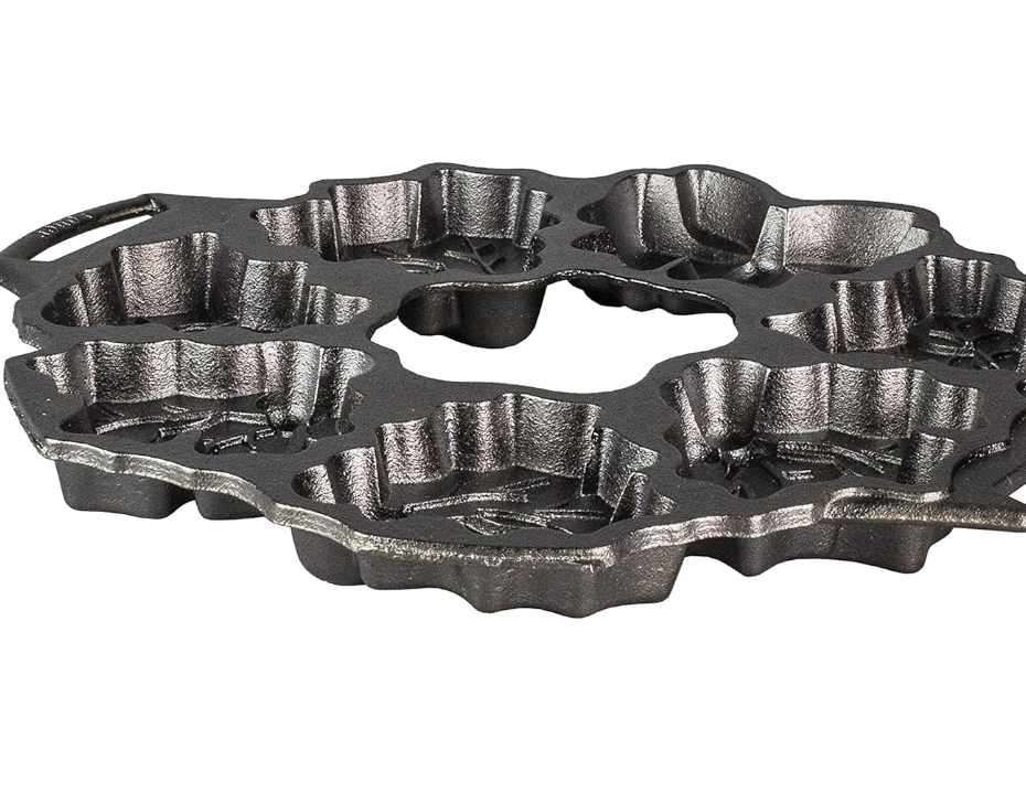 Lodge Cast Iron Holiday Wreath Pan 14.69 inch Secondary image