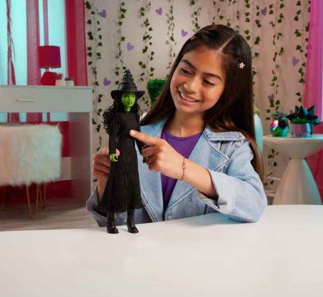 Mattel Wicked Singing Elphaba Fashion Doll & Accessories, Posable with Movie-Inspired Look & Removable Outfit, Sings “Defying Gravity”