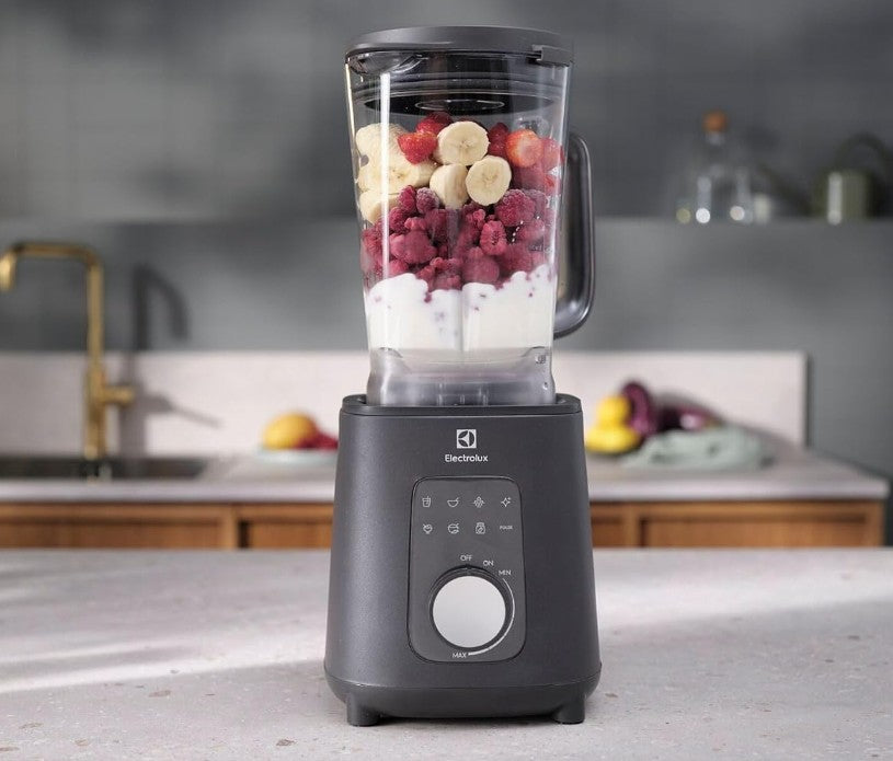Electrolux UltimateTaste 700 E7TB1-700P - Blender, 2.0L Glass Jug, 1500W, variable speed, 6 programs, black colour