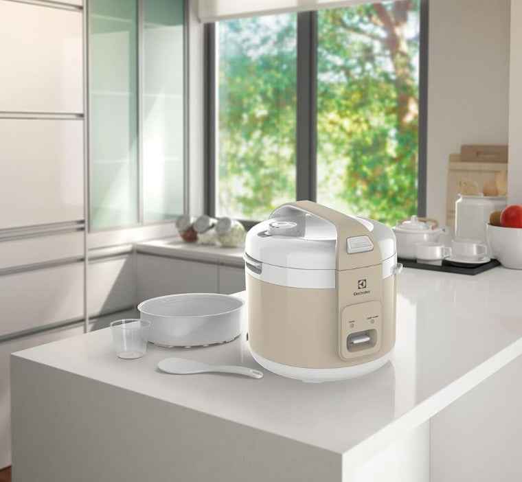 Electrolux UltimateTaste 300 E4RC1-350B - Mechanical Rice Cooker, 1.8L capacity, 650W, 2 cooking fuctions, includes basket for steaming, Beige colour Secondary image