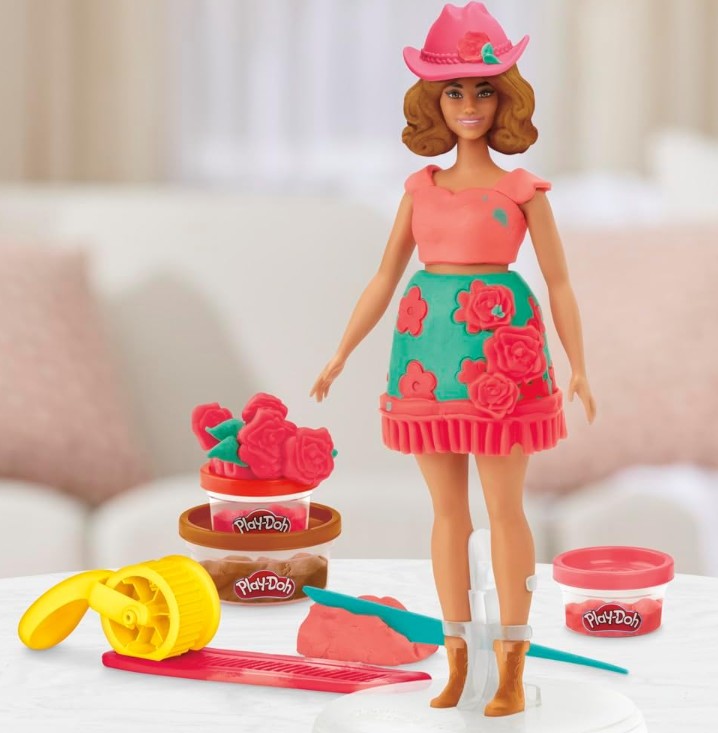 Play-Doh Barbie Florals & Fringe Doll Clothes Craft Kit, Modeling Compound with 9 Fashion Accessories, Arts & Crafts Toy for Kids Ages 5+, Pretend Play Toy