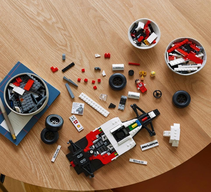 LEGO Icons McLaren MP4/4 & Ayrton Senna 10330 | F1 Race Car Model Kit for Adults, Race Driver Minifigure, Desk Decor, Gift for Motorsport Fans, 693 Pieces