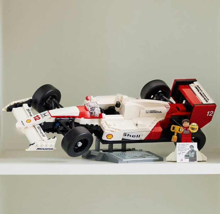 LEGO Icons McLaren MP4/4 & Ayrton Senna 10330 | F1 Race Car Model Kit for Adults, Race Driver Minifigure, Desk Decor, Gift for Motorsport Fans, 693 Pieces