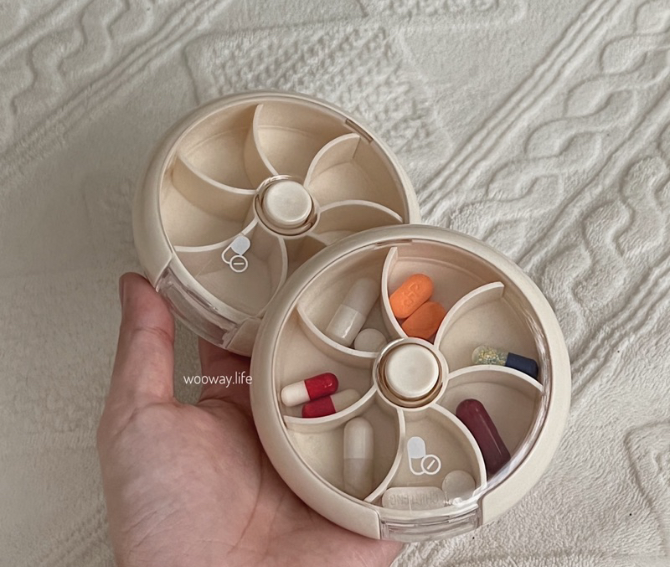 Round Pill Dispenser with Button - M86-6693