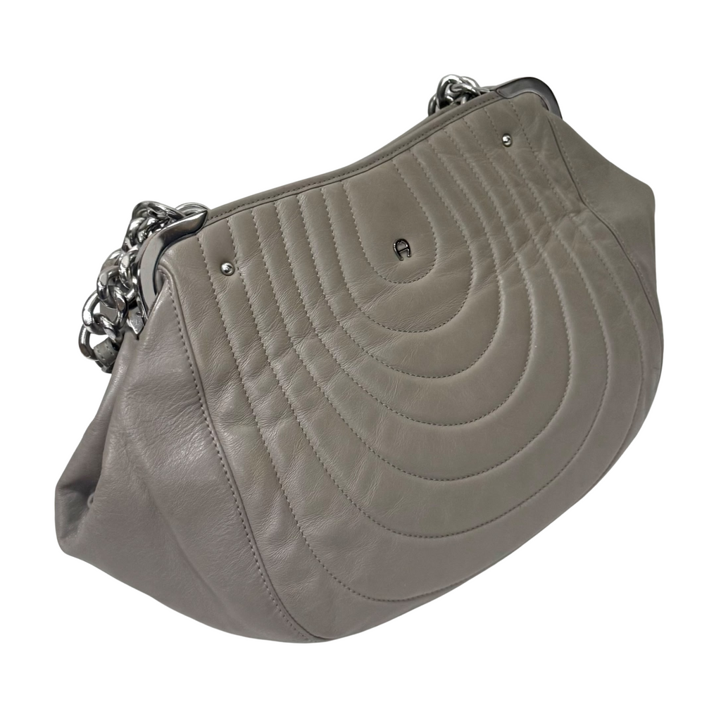 Aigner quilted leather shoulder bag (L34 x H27 x W13cm)