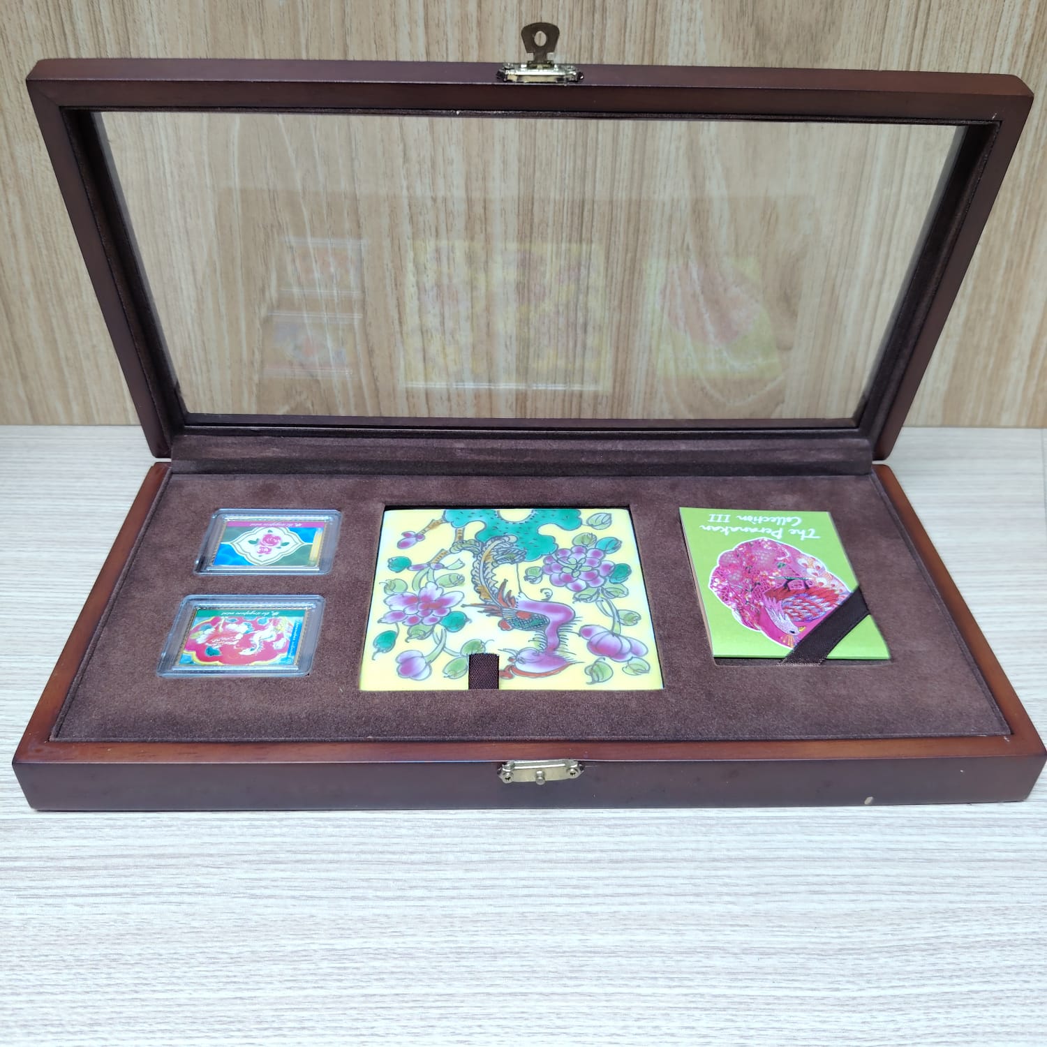 The singapore mint Paranakan Collection coaster w stamp Main image