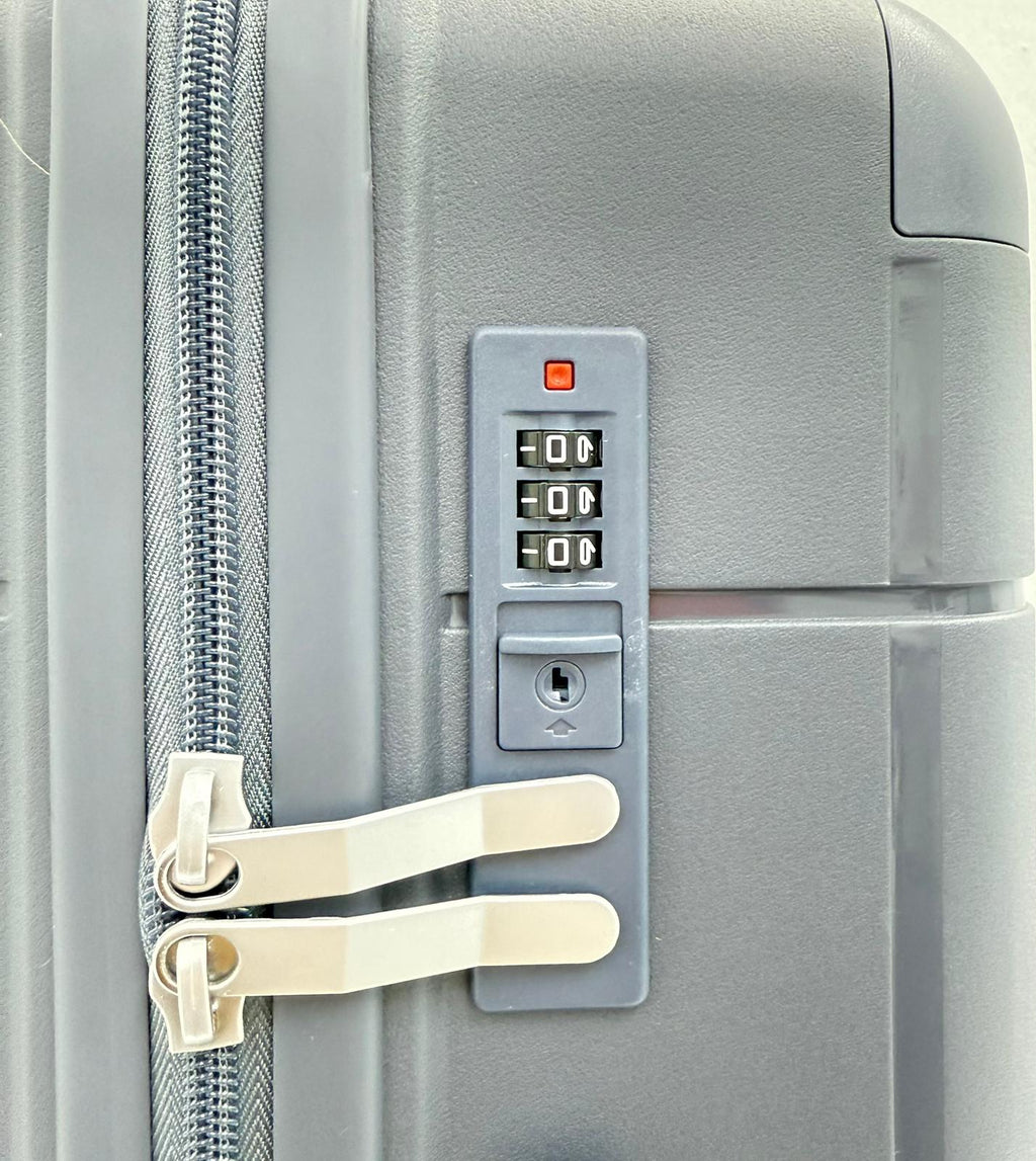 Luggage 24IN (Medium)