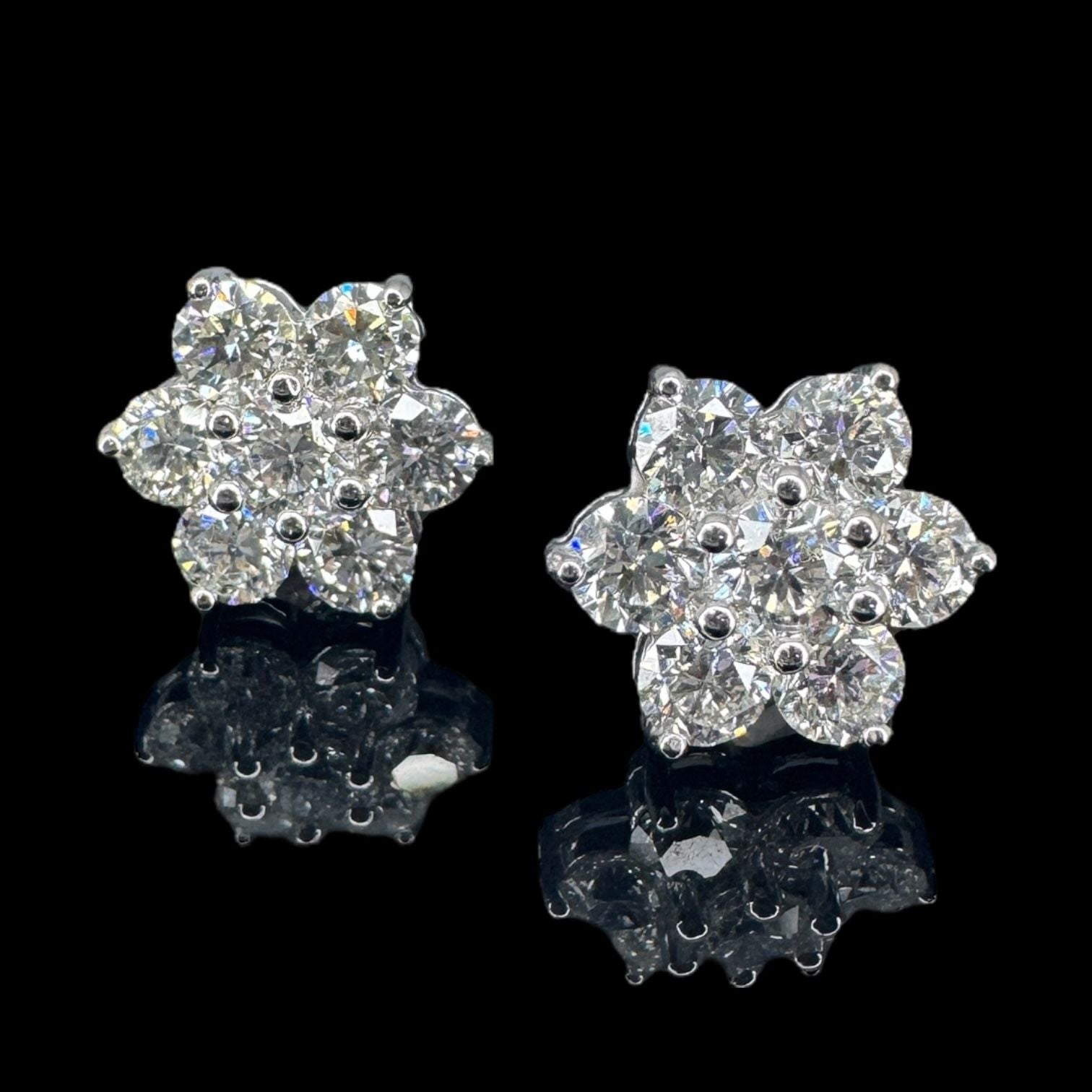 EARRINGS-18KW/G/BRILLIANT/D14=3.34/5.38GM  DIAMOND EARRINGS Secondary image