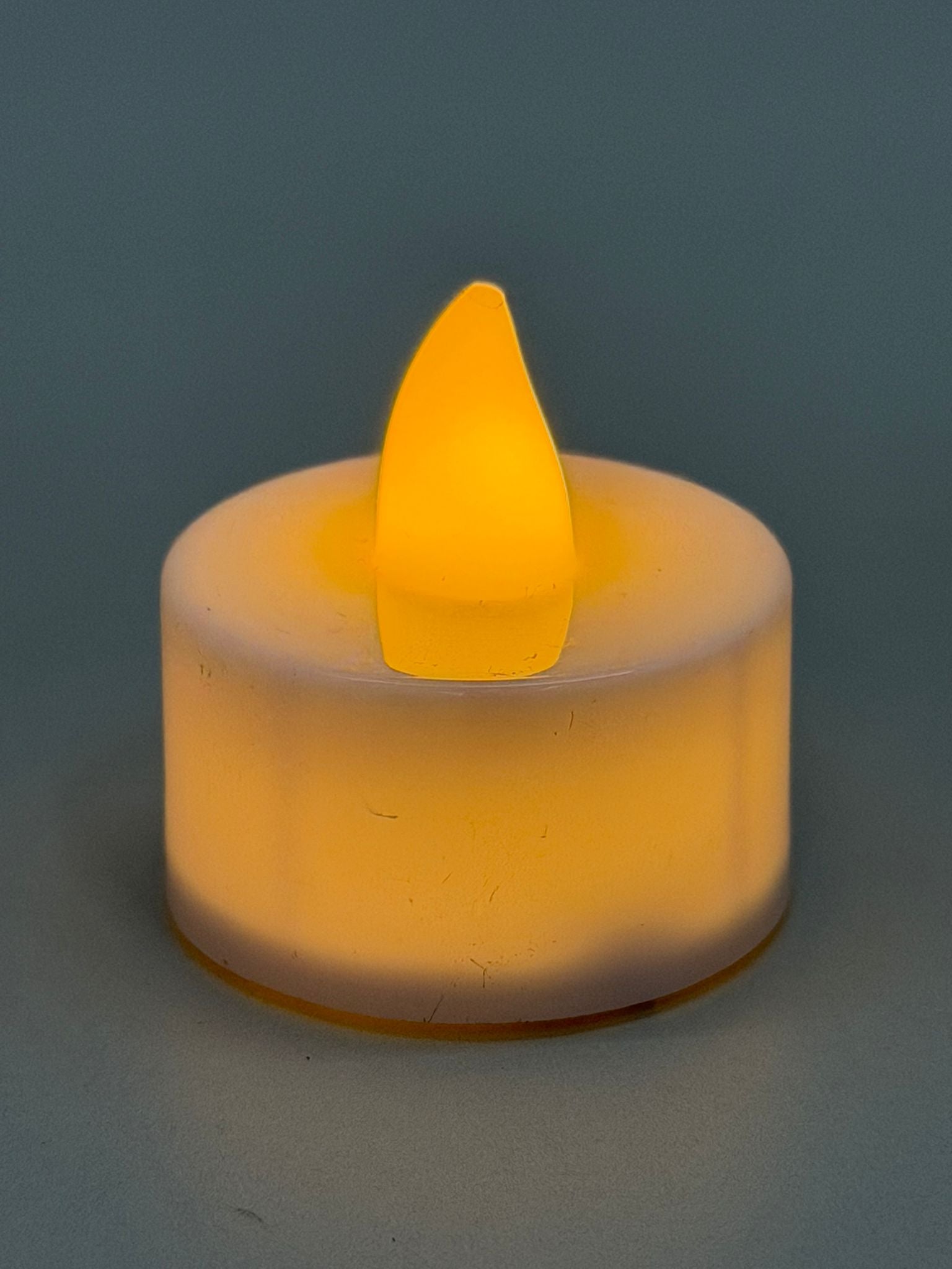 Flameless Tealights â€“ 6 Pack (White)