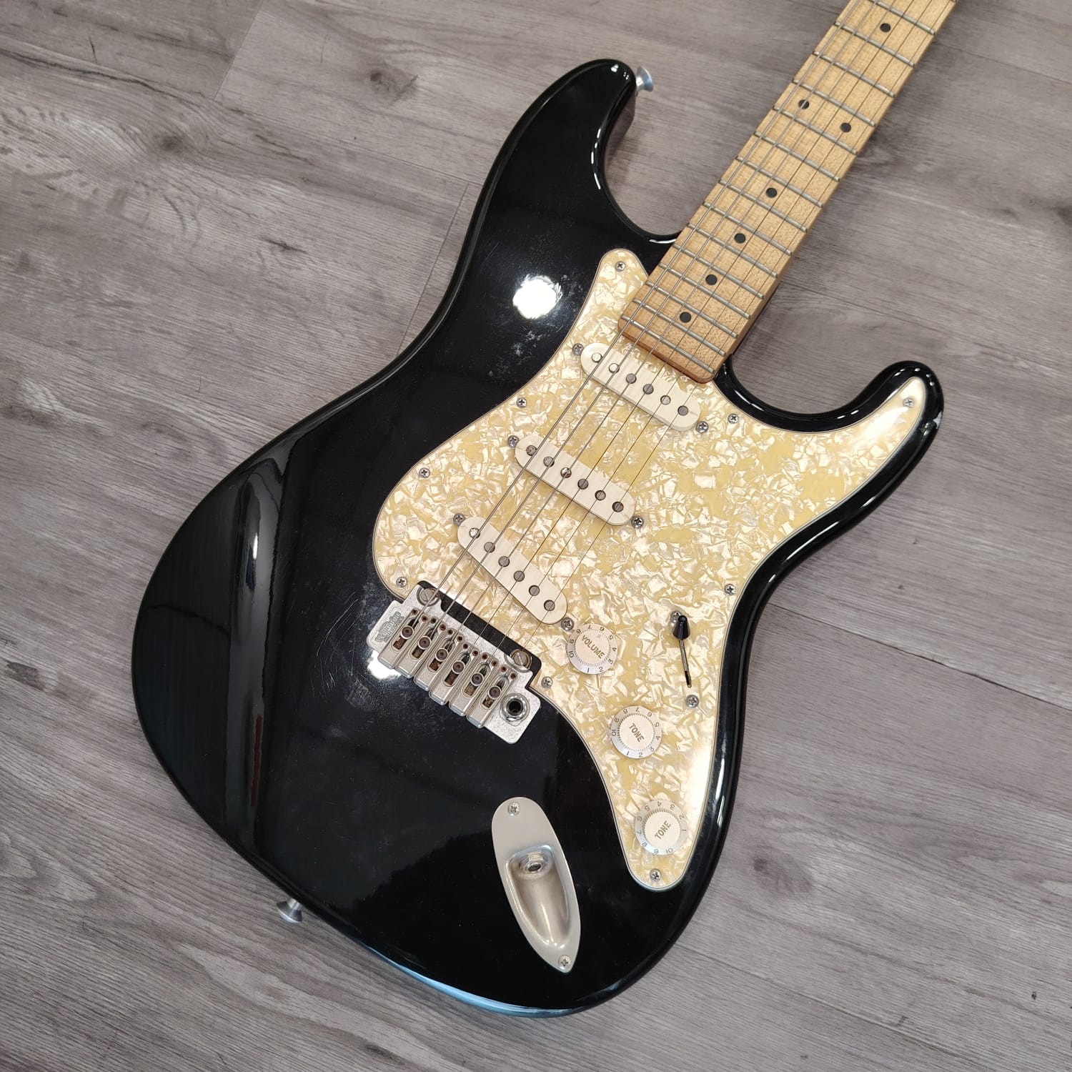 WASHBURN ELECTRIC guitar LS-93 Used Ash body Maple neck Maple fingerboard Secondary image