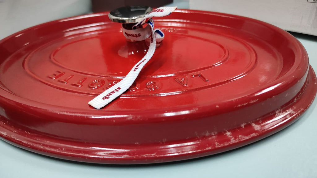 STAUB Oval Cocotte Casseroles With A Lid, Cherry, 29cm