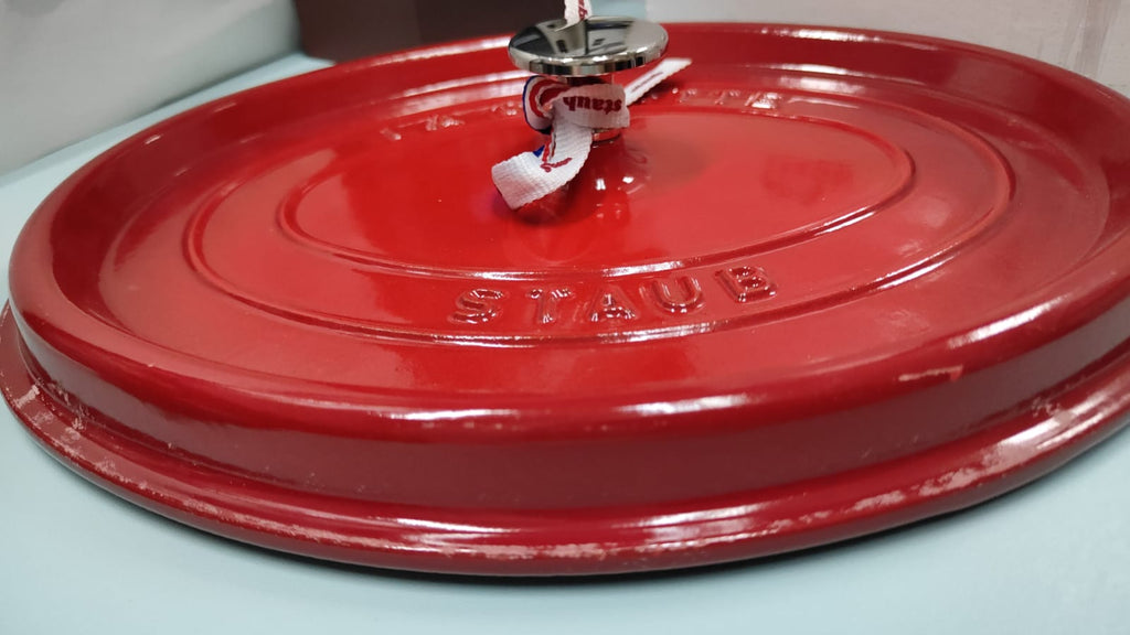 STAUB Oval Cocotte Casseroles With A Lid, Cherry, 29cm