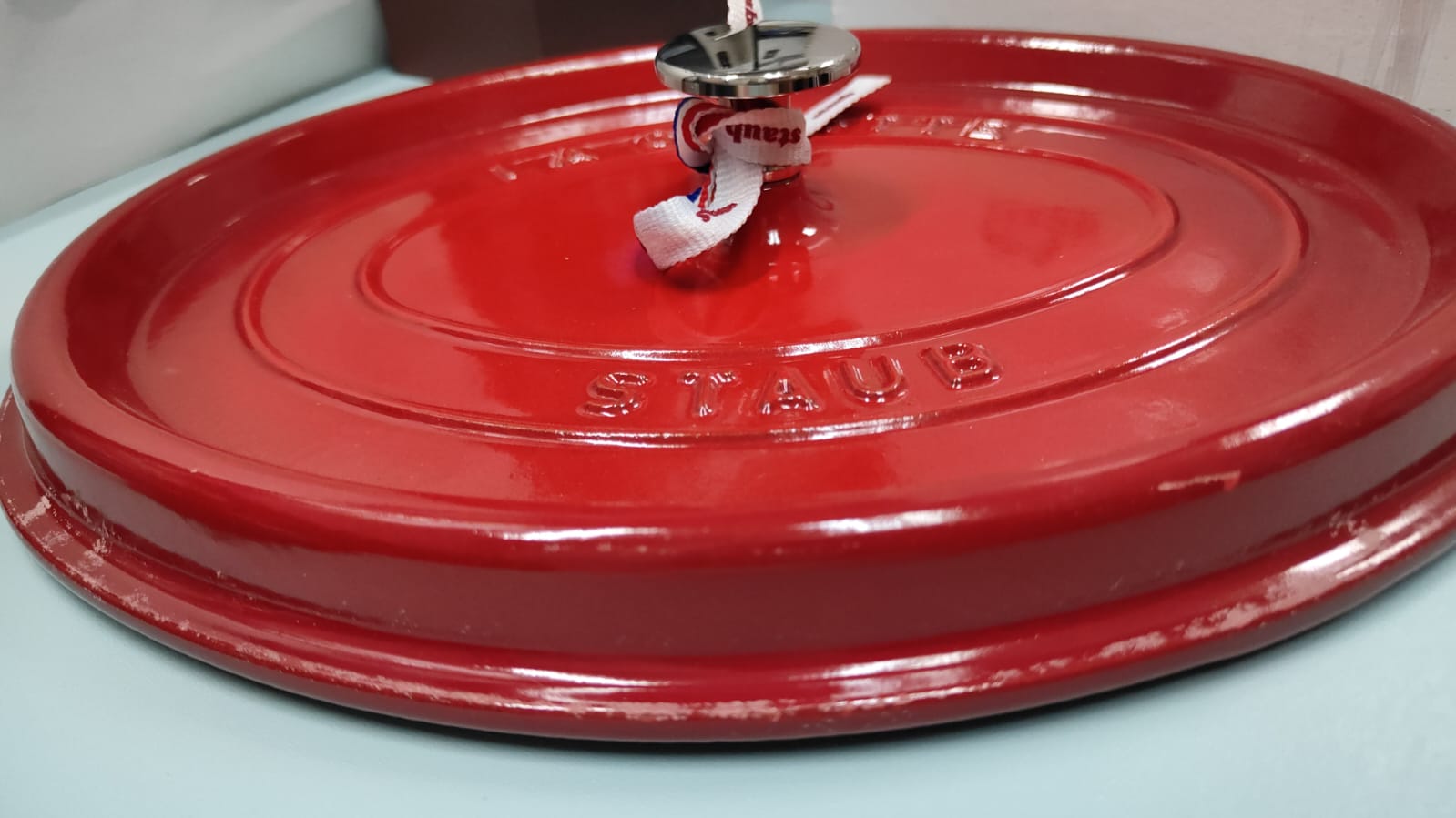 STAUB Oval Cocotte Casseroles With A Lid, Cherry, 29cm