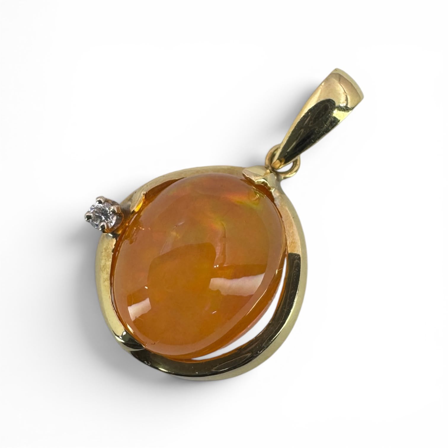 Opal Pendant 18k Yellow Gold
