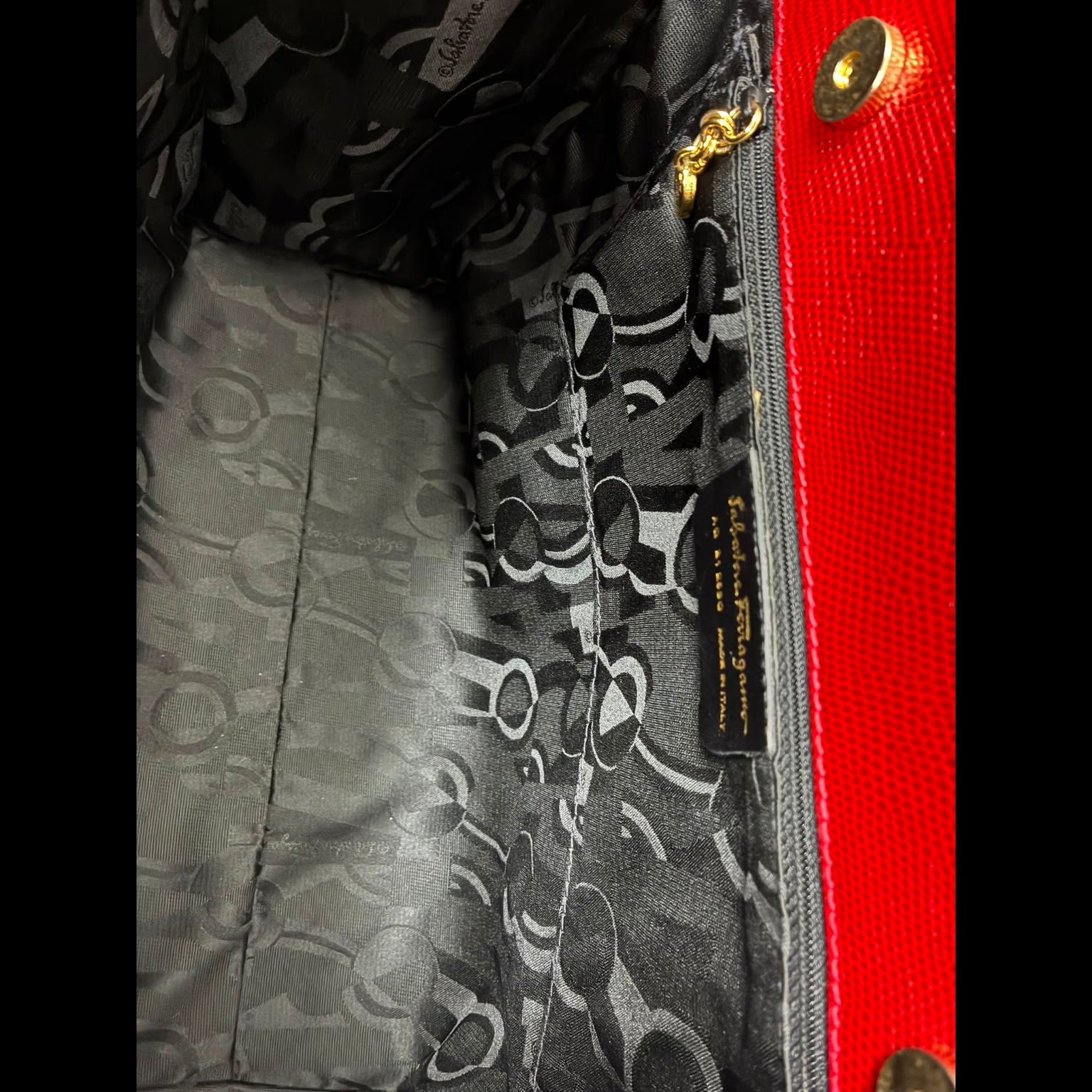 Salvatore Ferragamo AQ 21 2530 Vara Shoulder Bag