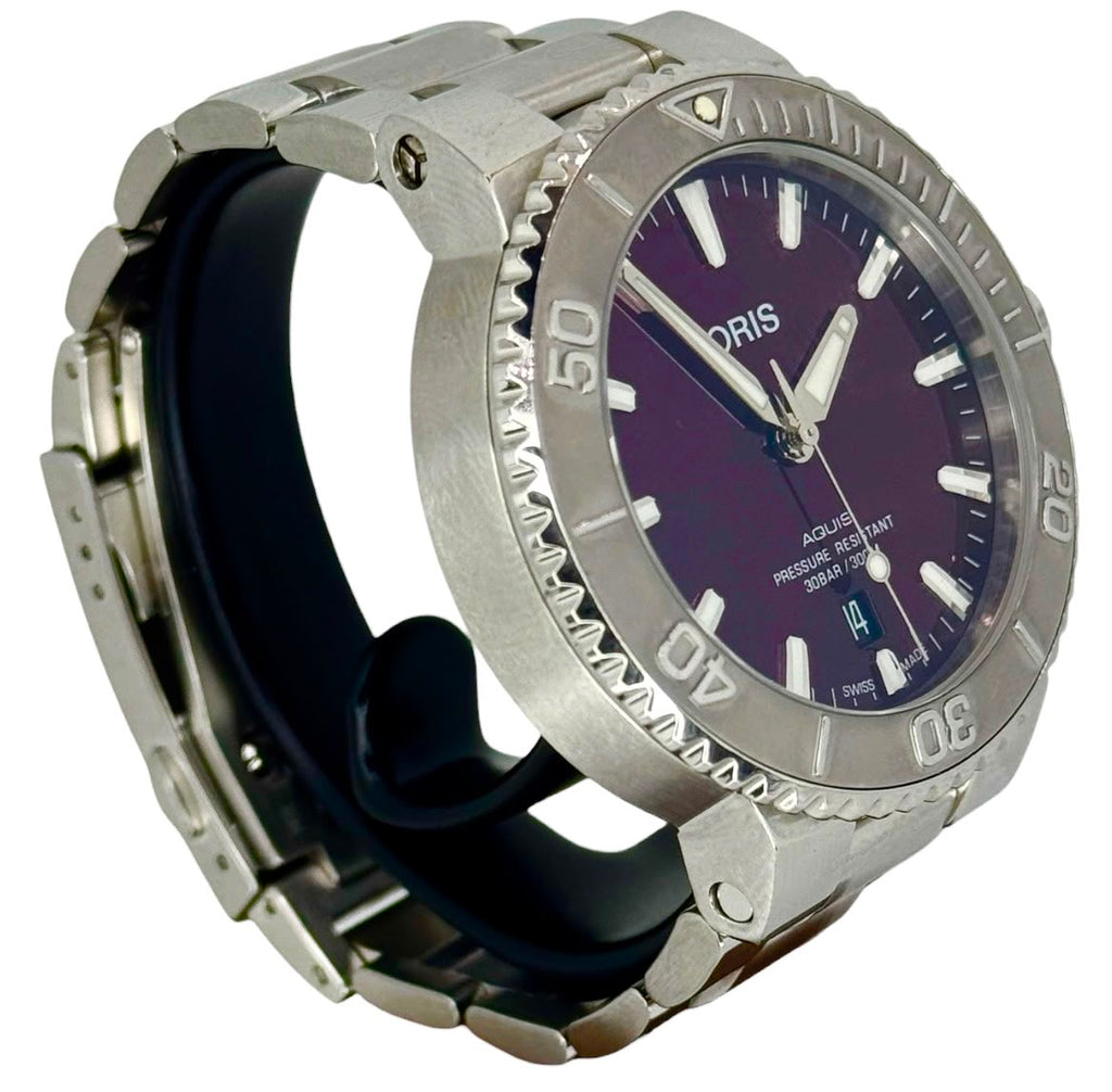 Oris Aquis Date Relief Cherry Red Edition