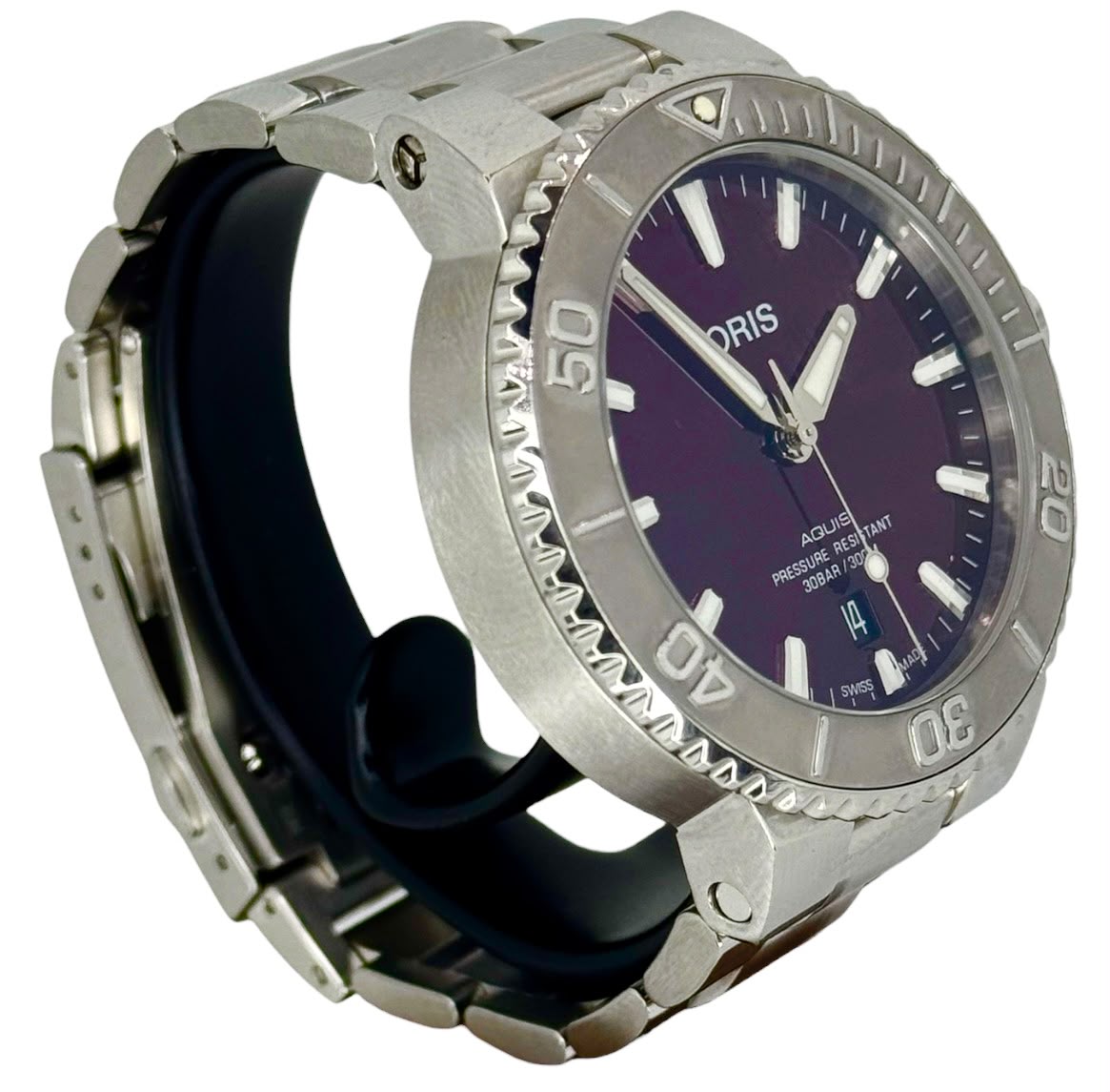 Oris Aquis Date Relief Cherry Red Edition