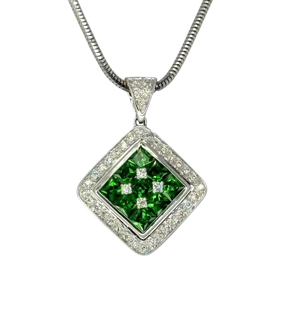 750WG Tsavorite=1.97ct, Diamond=0.22ct, Chain With Pendant