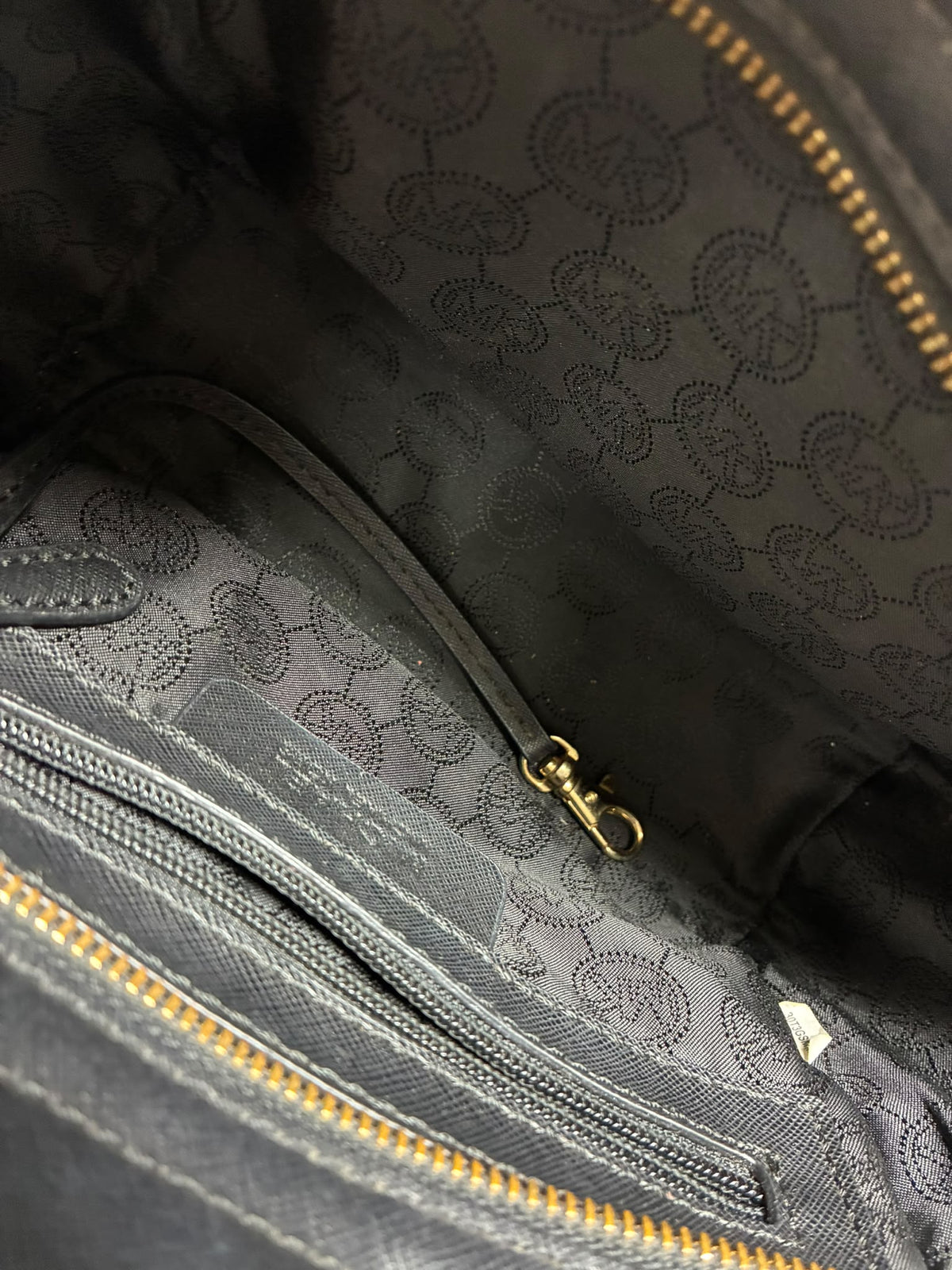 Michael Kors Selma Studded Medium Messenger Crossbody Bag
