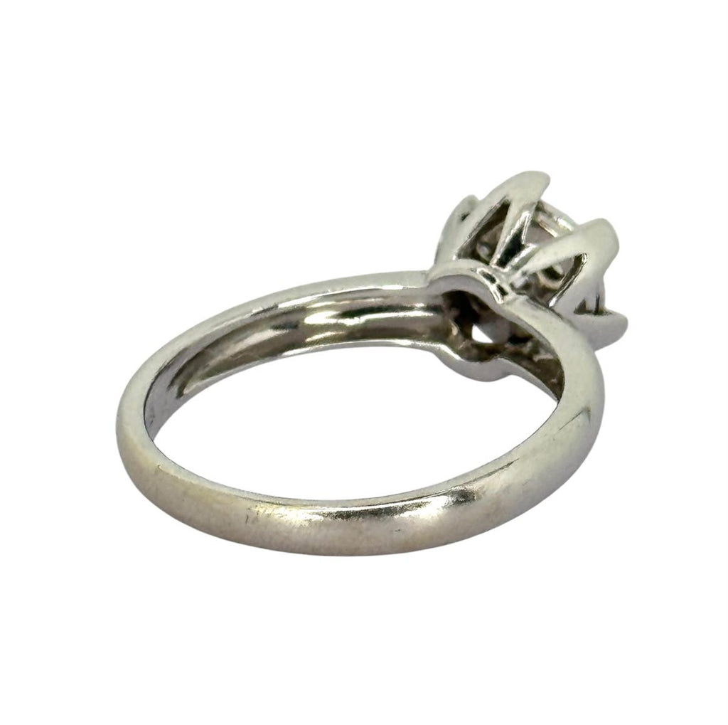 18KWG Diamond Ring
