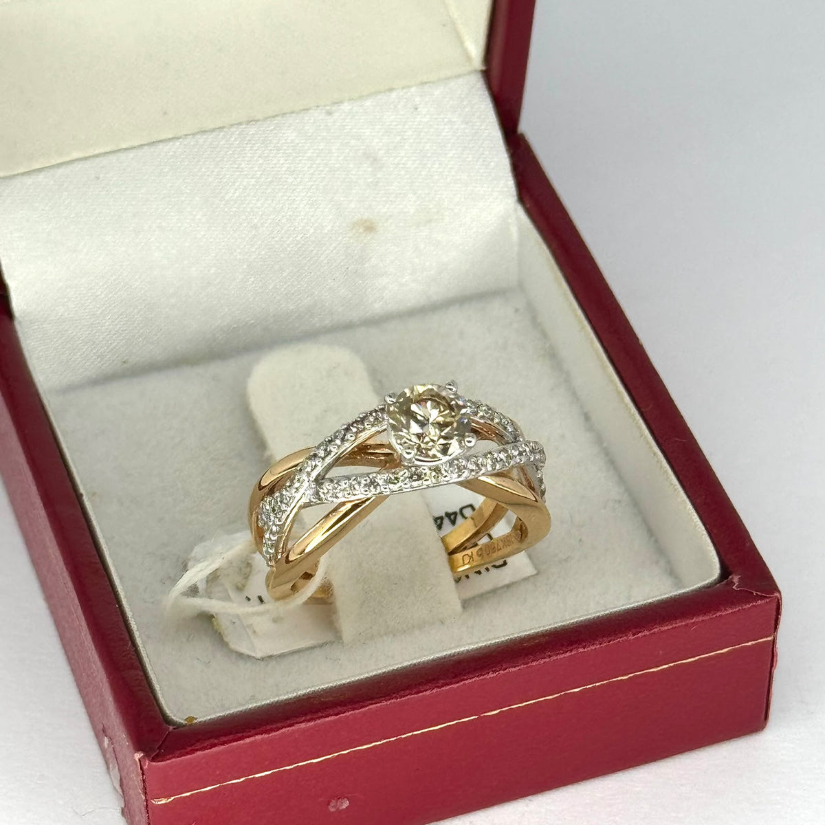 18KR/YG Diamond D1=0.71cts, D44=0.39cts Ring