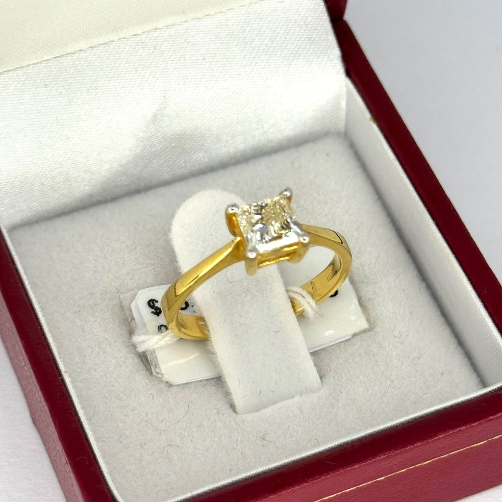 18KYG Princess Cut Diamond D1=0.90ct Ring