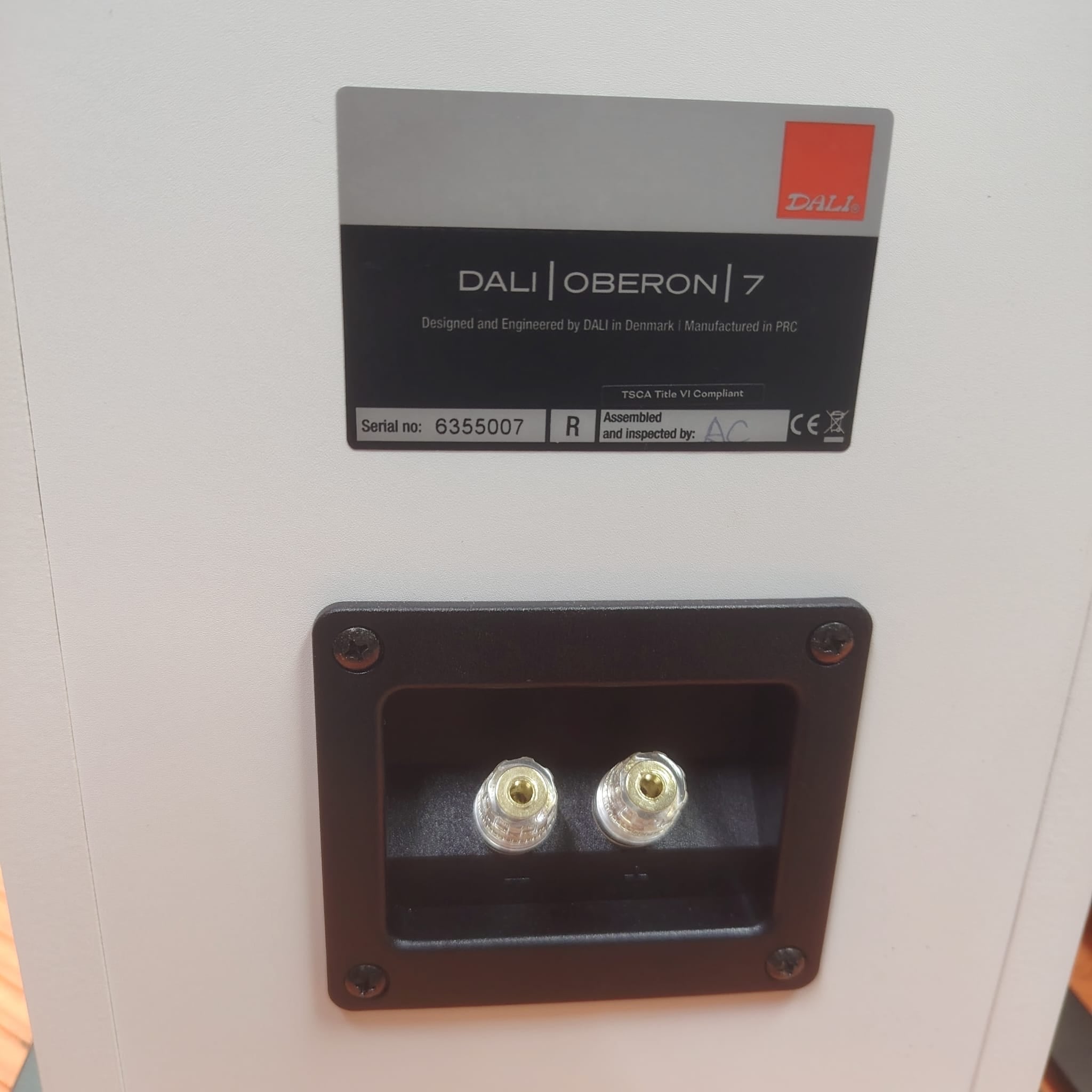 DALI Oberon 7 Floorstanding Speaker - Pair White Secondary image