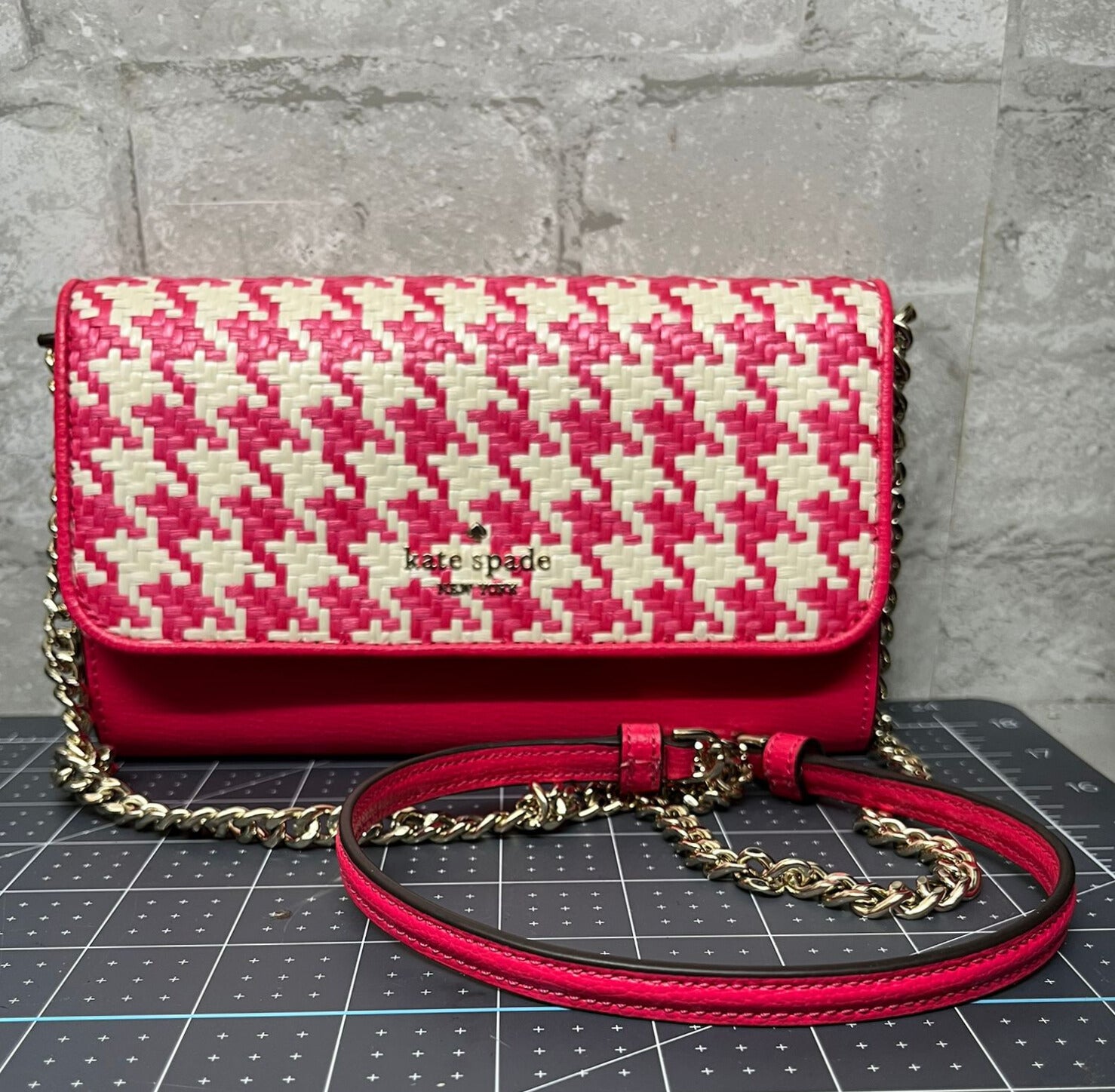 Kate Spade Darcy Chain Wallet Crossbody Pink Houndstooth Main image