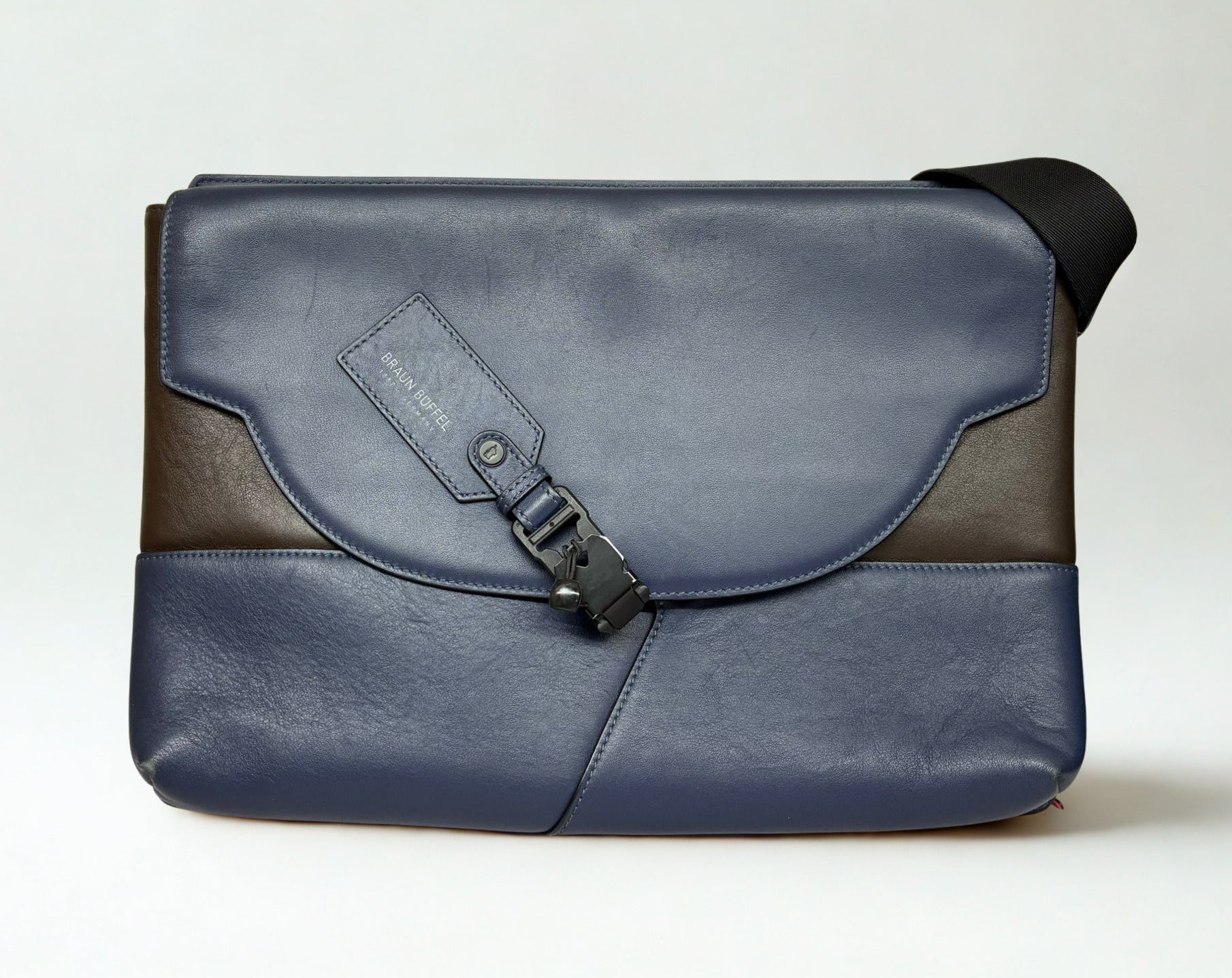 Braun Buffel Leather Messenger Bag Main image