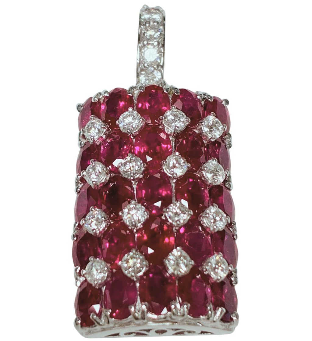 K18 White Gold Ruby And Diamond Pendant 5.91G