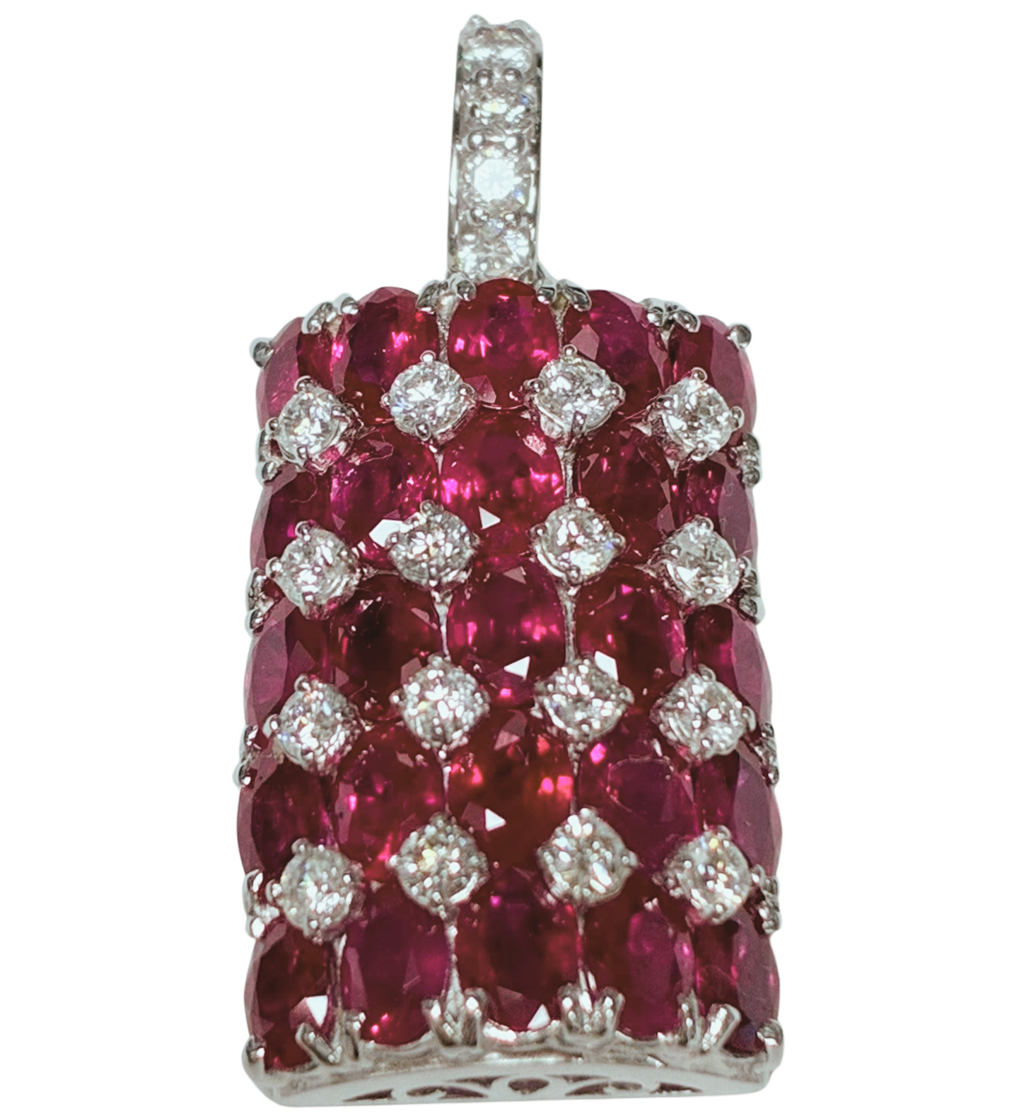 K18 White Gold Ruby And Diamond Pendant 5.91G