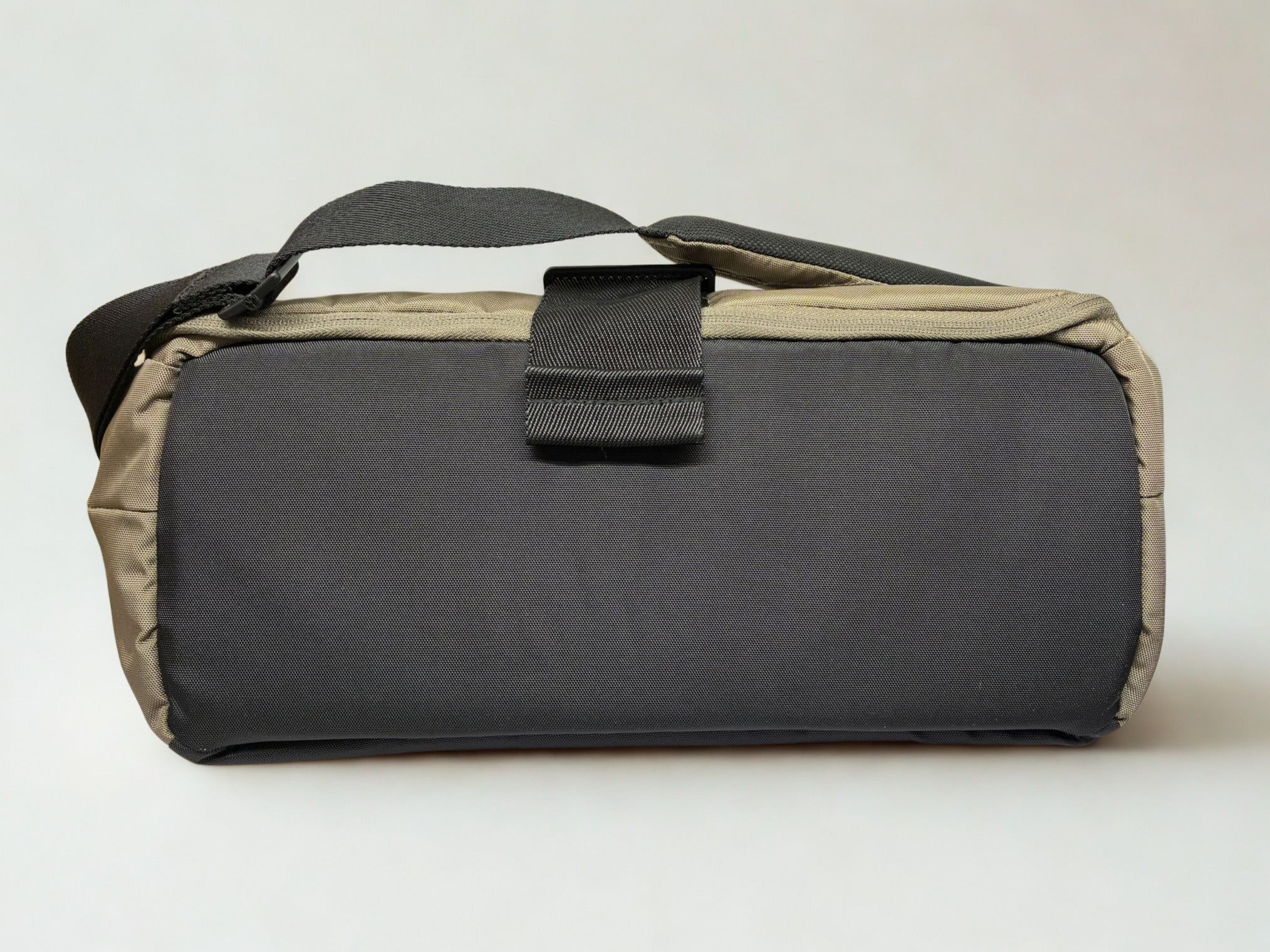 Manfrotto MB SM3907BC UNICA VII Messenger Bag Bungee Cord Color