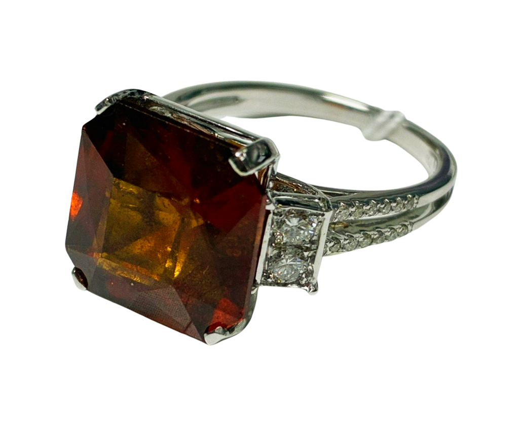 750WG Garnet With Diamonds Ring Lady 5.1GM